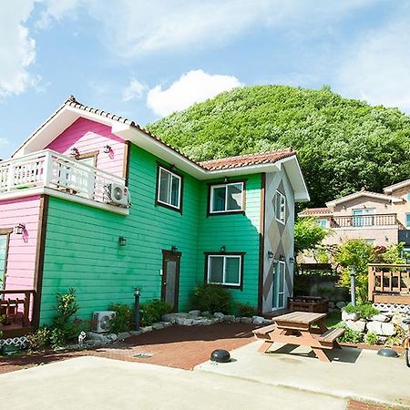 Utopia Pension Gyeongju Extérieur photo